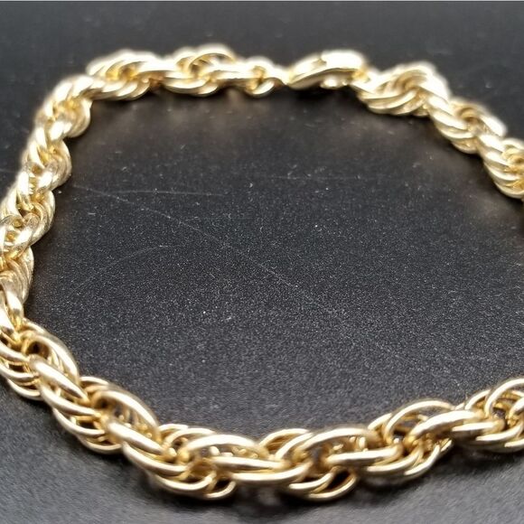CableĀ chain gold tone twist goldenāage bracelet. B329 - Picture 2 of 3